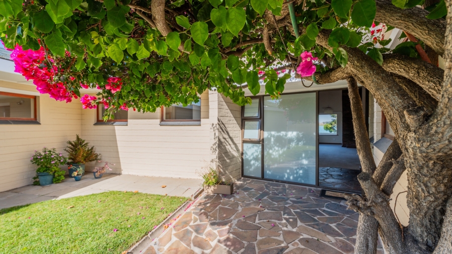 5 Bedroom Property for Sale in Zeekoevlei Western Cape